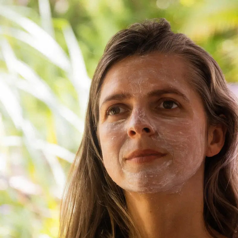 Drooping Eyelids: Why They Happen — and How Skin-Supporting Ingredients Can Help