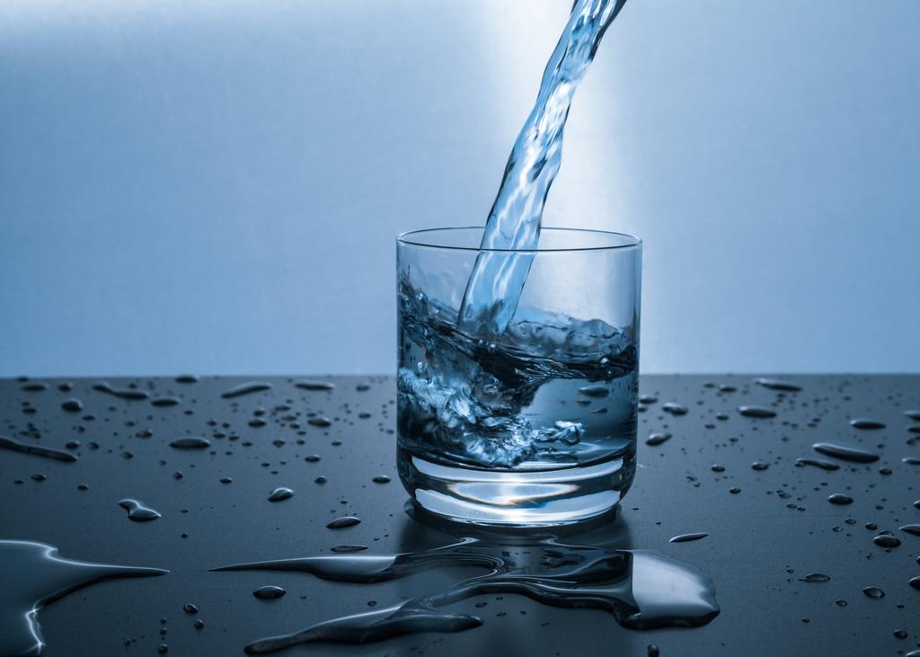 The Importance of Water to Combat Acne